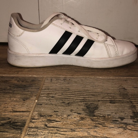 Adidas kid shoes - Picture 1 of 4